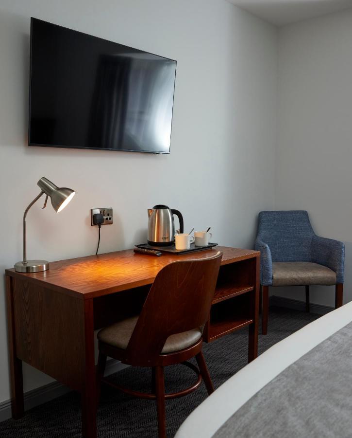 The Caledonian Hotel Leven  エクステリア 写真
