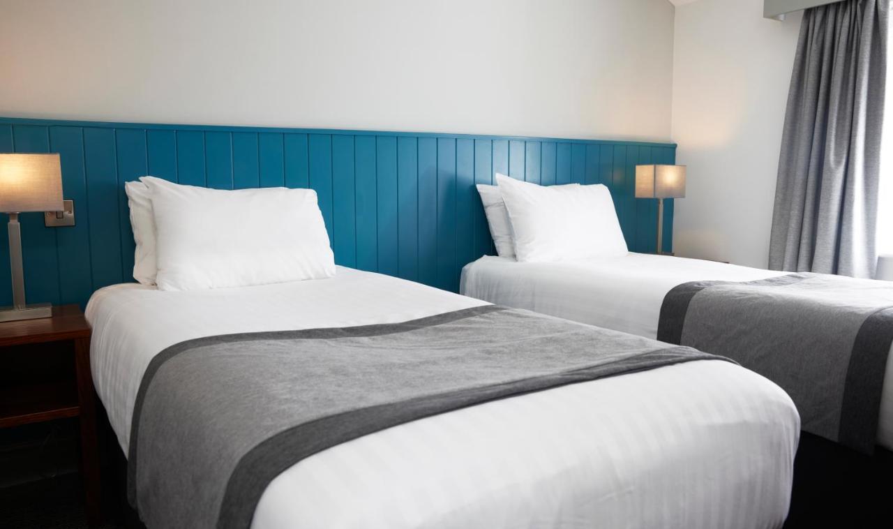 The Caledonian Hotel Leven  エクステリア 写真